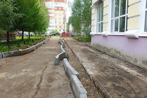 В Сыктывкаре подрядчик приступил к ремонту еще четырех дворовых территорий

