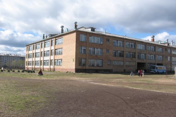 Крышу чинят не спеша: Минобрнауки Коми взял на контроль ремонт кровли школы №1 Троицко-Печорска