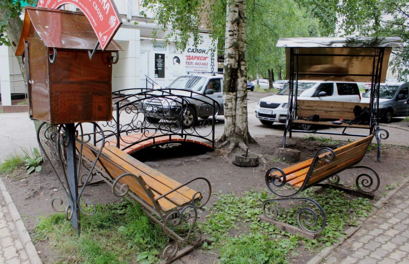 В Сыктывкаре появился новый литературный арт-объект "Книжный дворик"