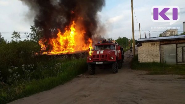 Огнеборцы Коми за сутки потушили десять пожаров