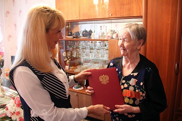 Жительницу Сыктывкара поздравили с 90-летием от имени Владимира Путина