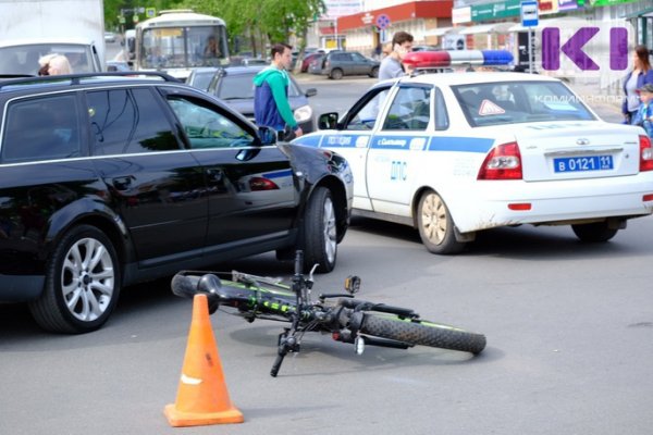 В Усинске на пешеходном переходе сбили велосипедиста