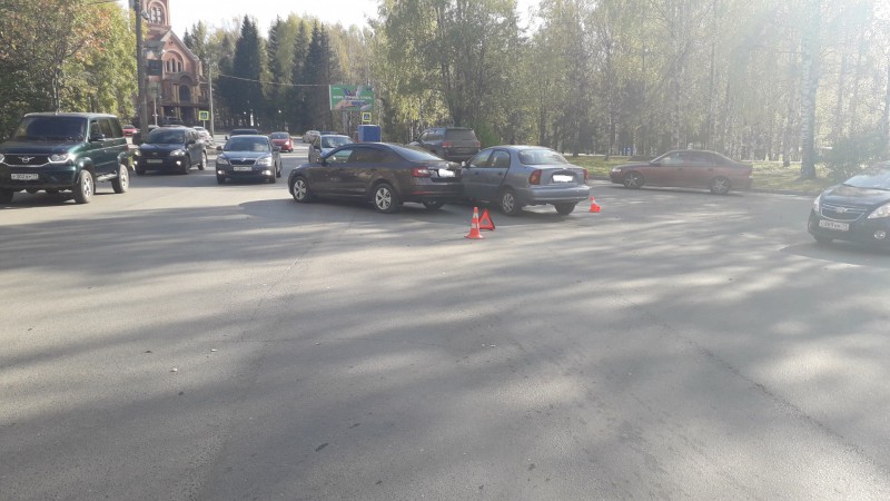 В Сыктывкаре женщина-водитель спровоцировала аварию  