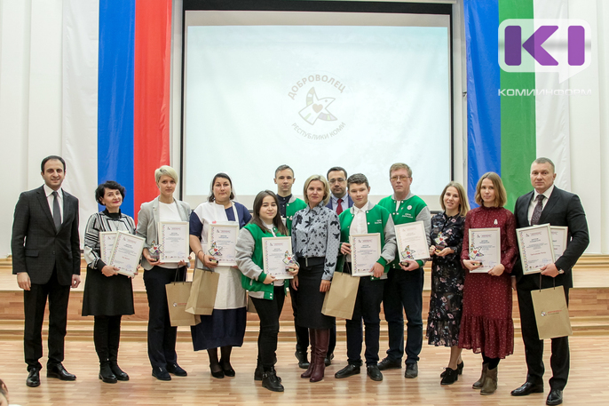 Министр образования Коми наградила лучших волонтеров республики
