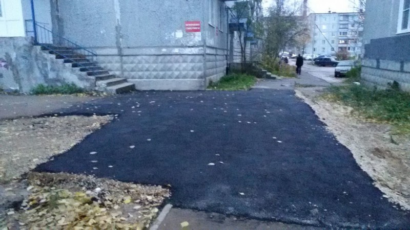 В Сыктывкаре восстановлен разбитый во время работ тротуар