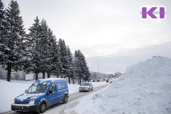 Сыктывкарский водитель наказал Дорожное хозяйство за оставленный сугроб на проезжей части