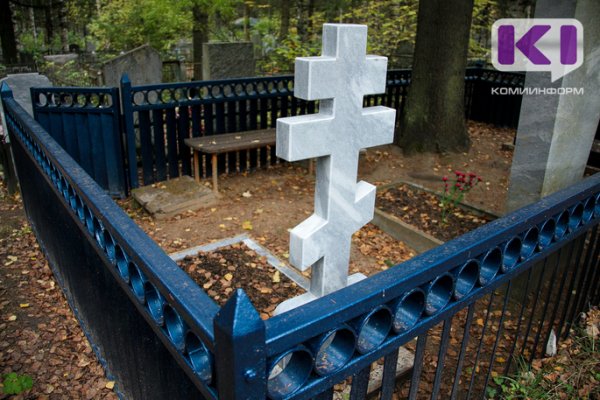 Сыктывкарский суд взыскал с мастера более 250 тыс. рублей за неумело изготовленную опалубку для кладбищенского памятника