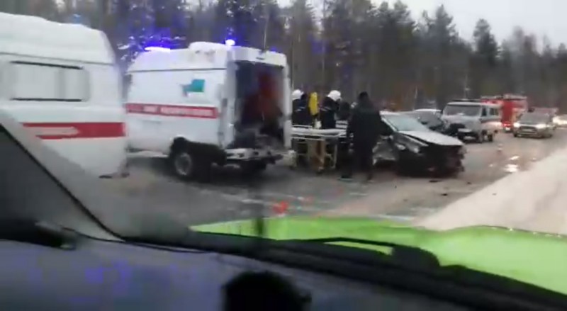 Под Ухтой - крупная авария, несколько пострадавших, в том числе дети