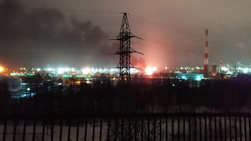 Пожар на Ухтинском НПЗ полыхает на площади 700 кв.м.