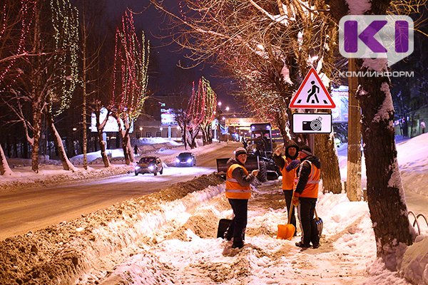 С улиц Сыктывкара за сутки вывезли 2,5 тысячи кубометров снега