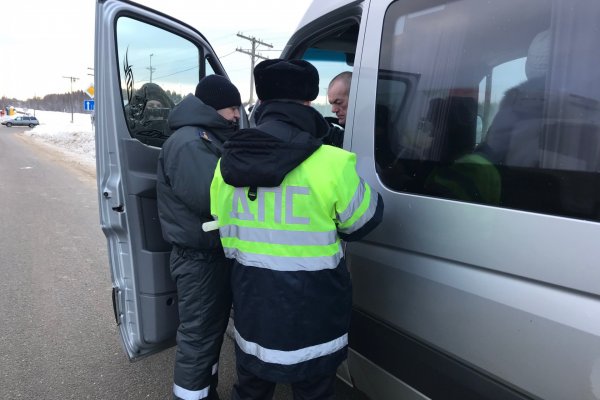 За два часа госавтоинспекторы Сыктывкара проверили десять автобусов и выявили шесть нарушений