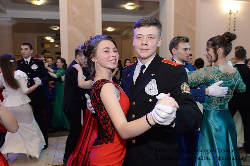 Молодежь Сосногорска собралась на ежегодный кадетский бал