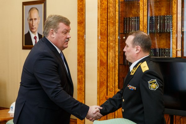 Сергей Гапликов обсудил с контр-адмиралом Дмитрием Смирновым взаимодействие с Северным флотом