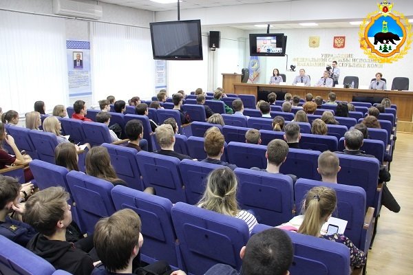 Школьников Сыктывкара связал видеомост с Вологодским институтом ФСИН 