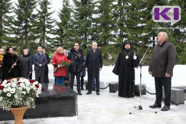 Часовню-памятник жертвам политических репрессий в Сыктывкаре посетила комиссия при президенте 