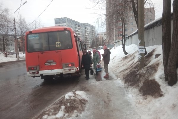 Сыктывкарцы обратили внимание властей на опасную автобусную остановку