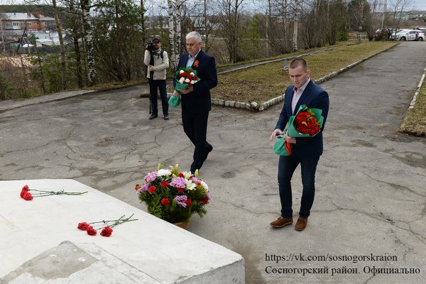 В Сосногорском районе возложили цветы к памятным мемориалам