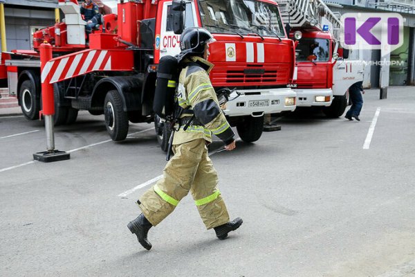 На пожаре в Усинске спасли трех человек