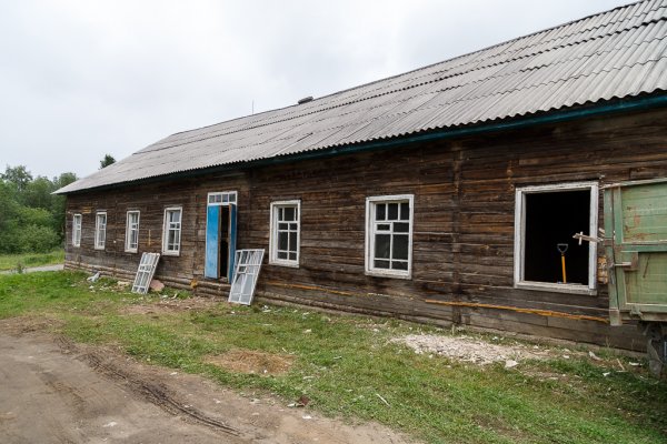 Владимир Уйба проинспектировал ход капитального ремонта пришкольного интерната в селе Карпушевка