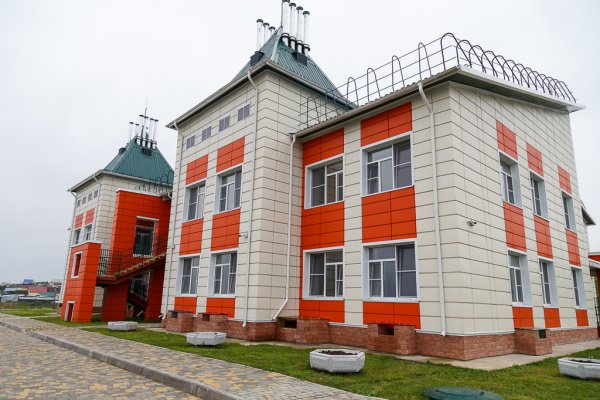 Владимир Уйба проверил готовность нового детского сада в селе Усть-Цильма