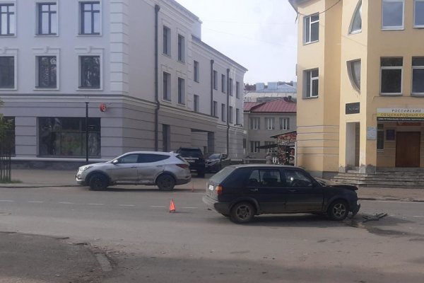 В Сыктывкаре злостная нарушительница ПДД на Hyundai подрезала Volkswagen