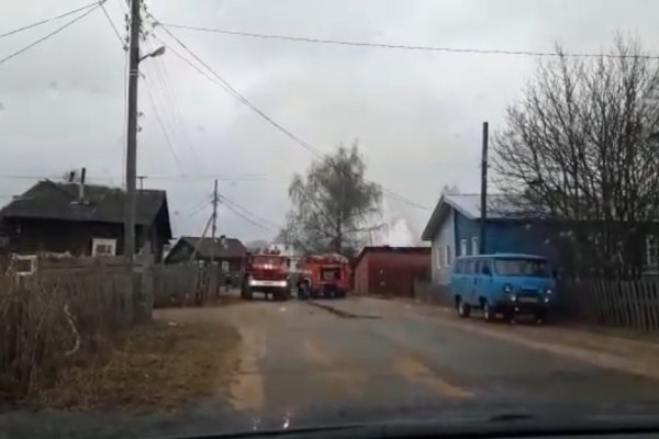 В сыктывкарском местечке Кируль 23 пожарных тушили частный дом 