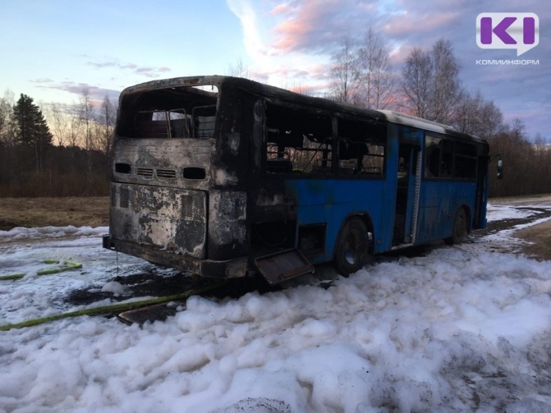 В Сыктывкаре на ходу загорелся маршрутный автобус