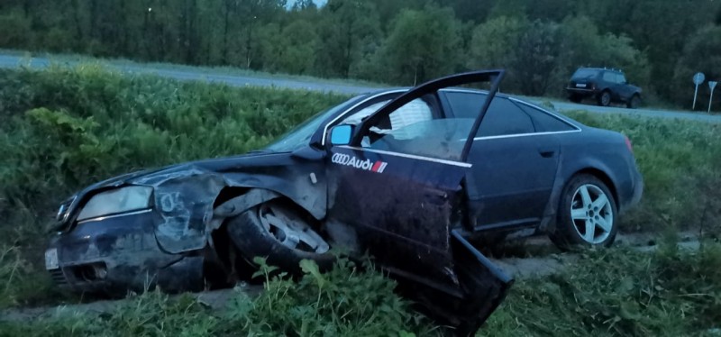Под Айкино водитель Audi сбежал с места ДТП и оставил травмированного пассажира