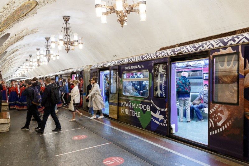 В московском метро запустили брендированный поезд "Коми-100"