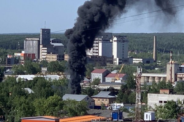 В Сыктывкаре выясняют причину крупного пожара на ул. Чкалова 