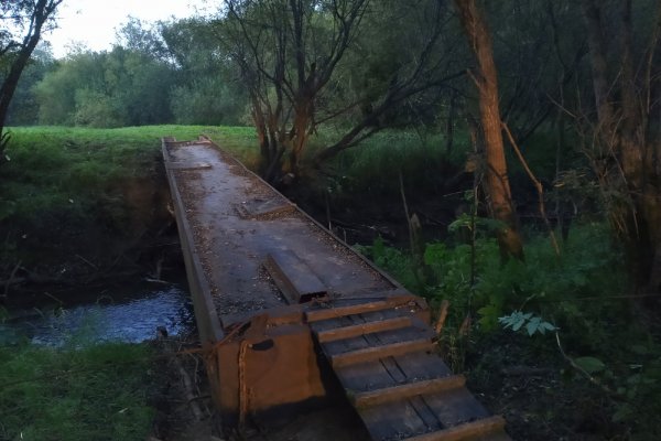 Жители Троицко-Печорского района самостоятельно отремонтировали пешеходный мост