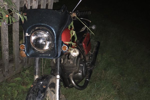 В Сыктывдинском районе мотоциклист без прав опрокинулся на поле и сам же пострадал