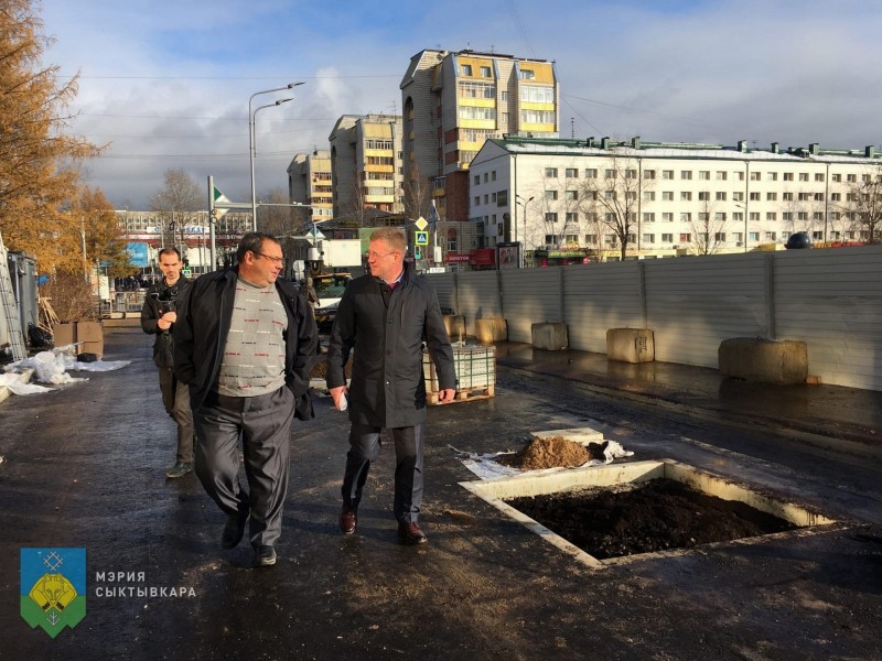 Вице-мэр Сыктывкара сообщил, когда откроется обновленный тротуар возле Дома быта