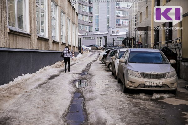 Сыктывкарский автомобилист не смог доказать в суде, что попал в ДТП из-за колейности во дворе