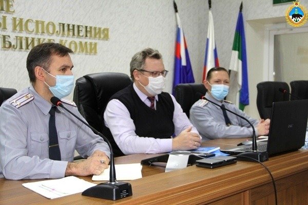 Председатель Общественной наблюдательной комиссии Коми Эдуард Бушуев пообщался по видеосвязи с осужденными печорской колонии № 49

