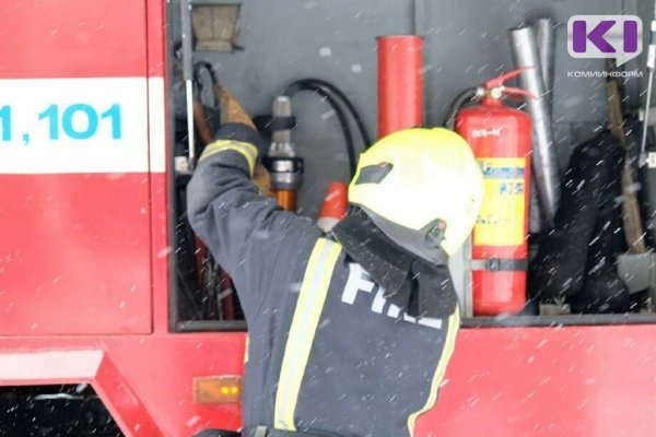 В Емве на пожаре эвакуировались шесть человек, пострадавших нет