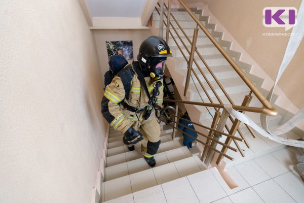 В Усинске на пожаре в многоквартирном доме погиб человек