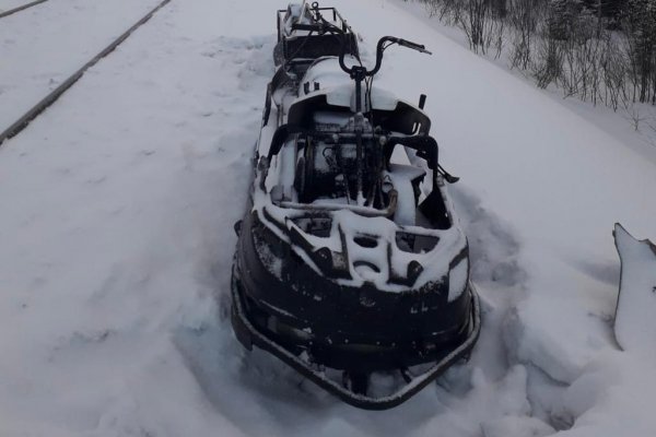 В Печорском районе водитель снегохода столкнулся с поездом 