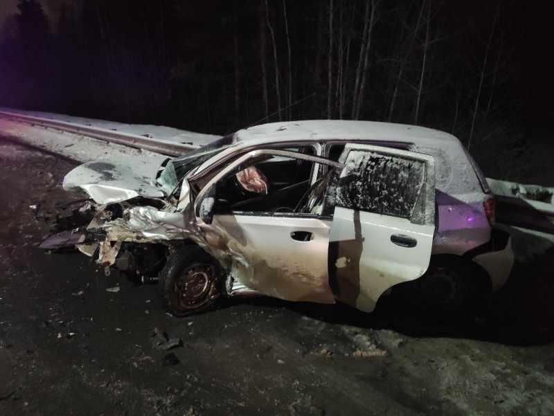 В Сыктывкаре при столкновении Opel Astra и Chevrolet Aveo пострадали два человека