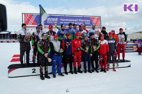 В Коми наградили чемпионов России по лыжным гонкам, а Вяльбе и Большунов примерили валенки