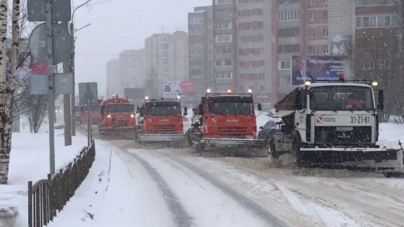 Апрельский снегопад в Сыктывкаре перевел спецтехнику на усиленный режим работы