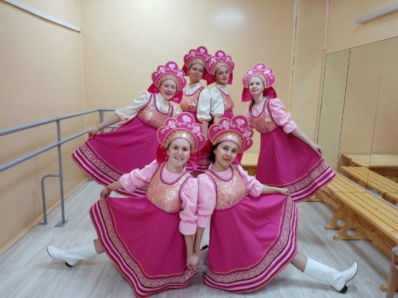 Отчетный концерт Мохченского дома культуры прошел в костюмах от ЛУКОЙЛа

