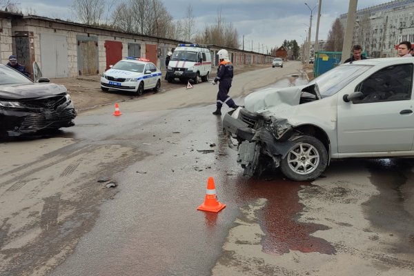 В Сыктывкаре женщина-водитель Toyota Camry спровоцировала ДТП, пострадал человек