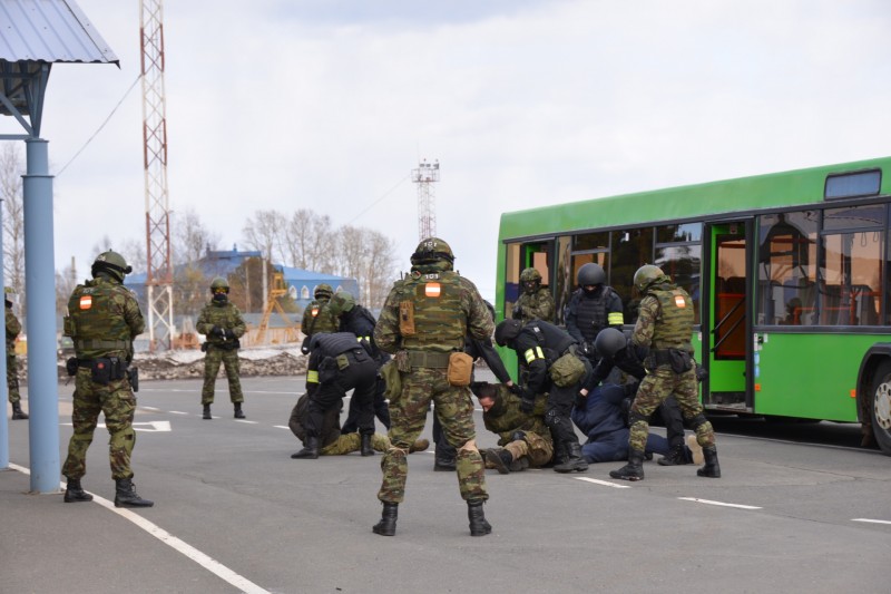 Силовики Коми "обезвредили террористов" в аэропорту