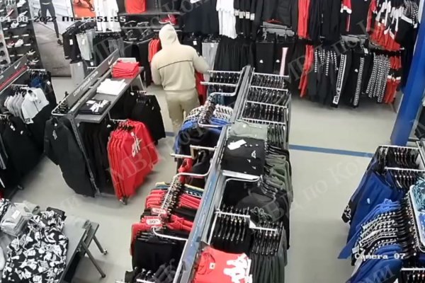Похитителя одежды в воркутинском магазине вычислили по камерам видеонаблюдения