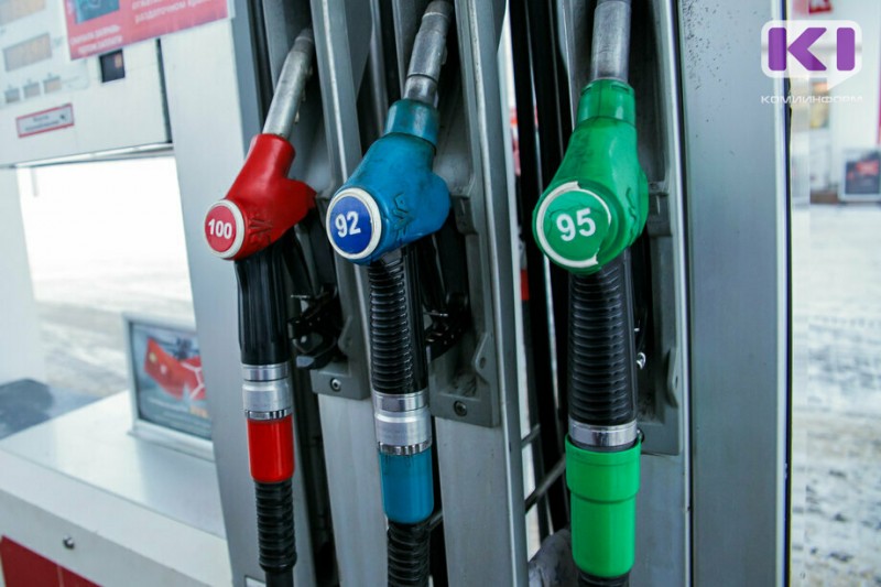 На некоторых заправках Сыктывкара бензин подешевел на 2,5 рубля за литр 