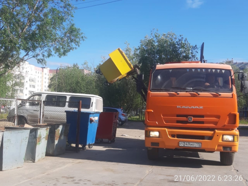 Решаем вместе: после сообщений в соцсетях в Усинске вывезли мусор и отремонтировали участок дороги