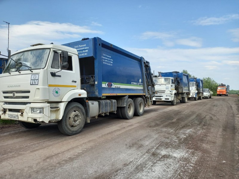 Техника Регионального оператора Севера прибыла в Инту и начала уборку контейнерных площадок