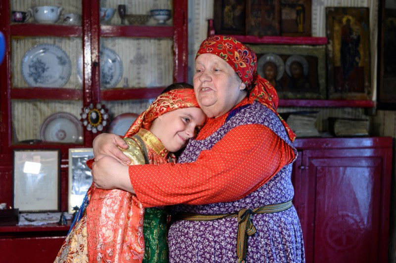 Владимир Уйба и Любовь Совершаева посетили родовой дом Сениных в Усть-Цильме