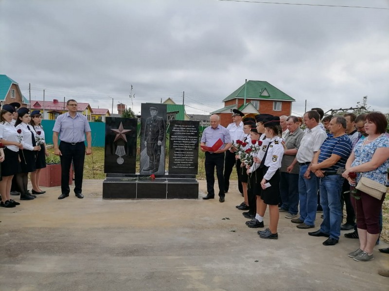 В Усть-Куломе открыли памятник милиционеру, зверски убитому вахтовиками в 1966 году